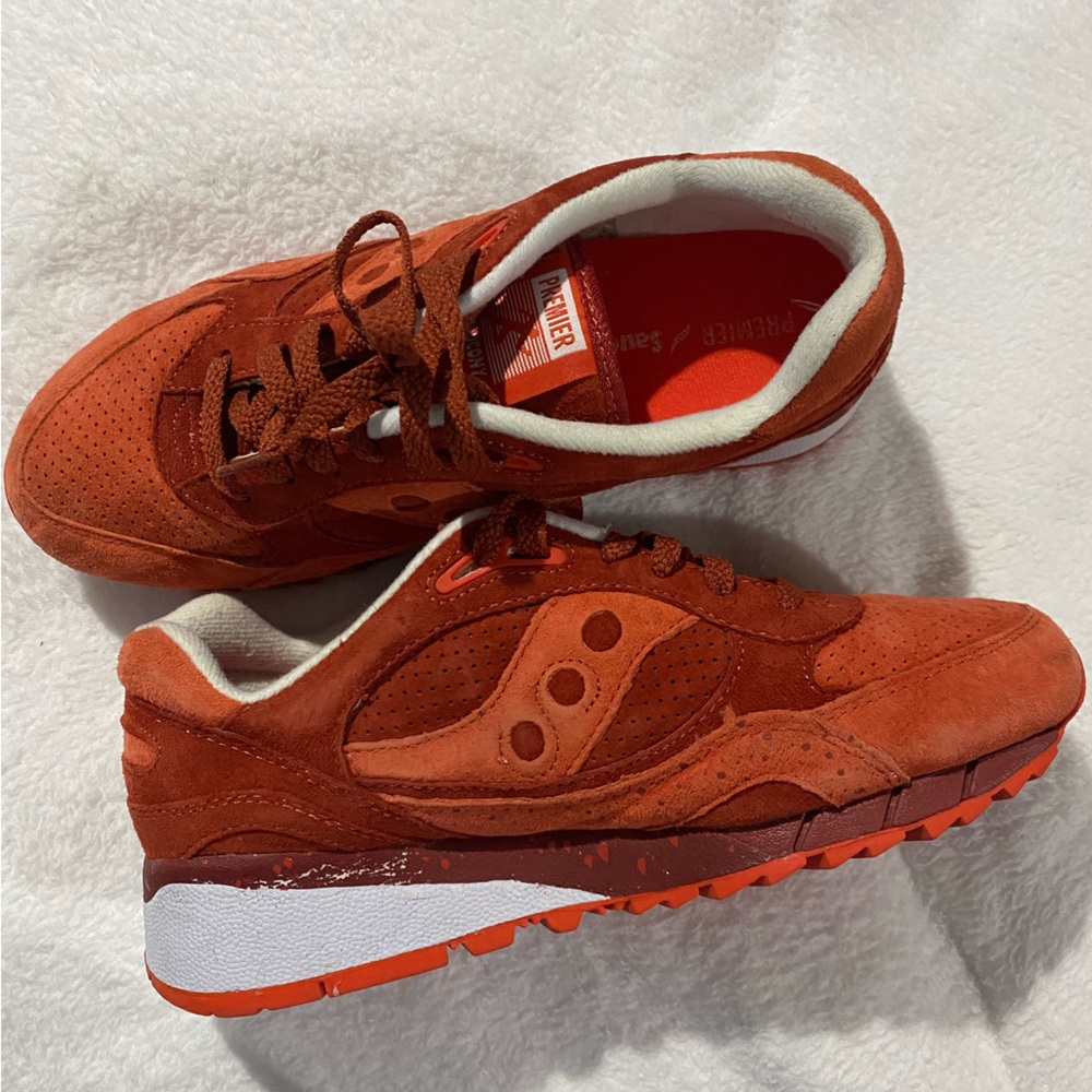 Saucony US8.5 Red